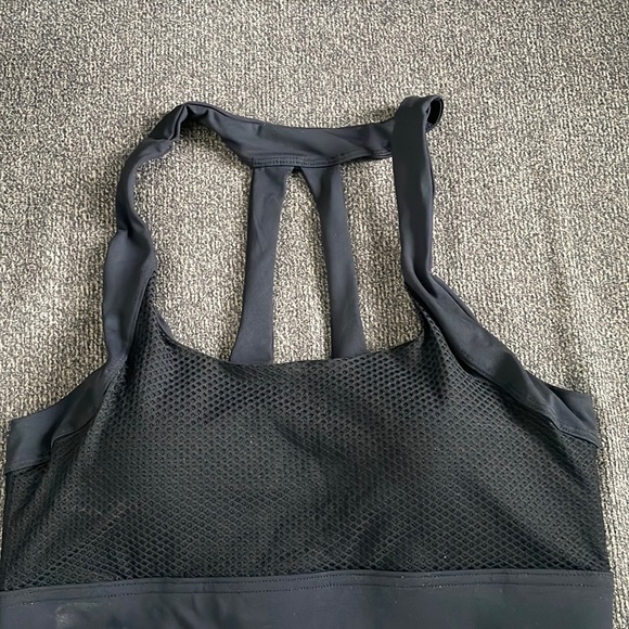 New(only tried on) sports bra - Picture 1 of 2